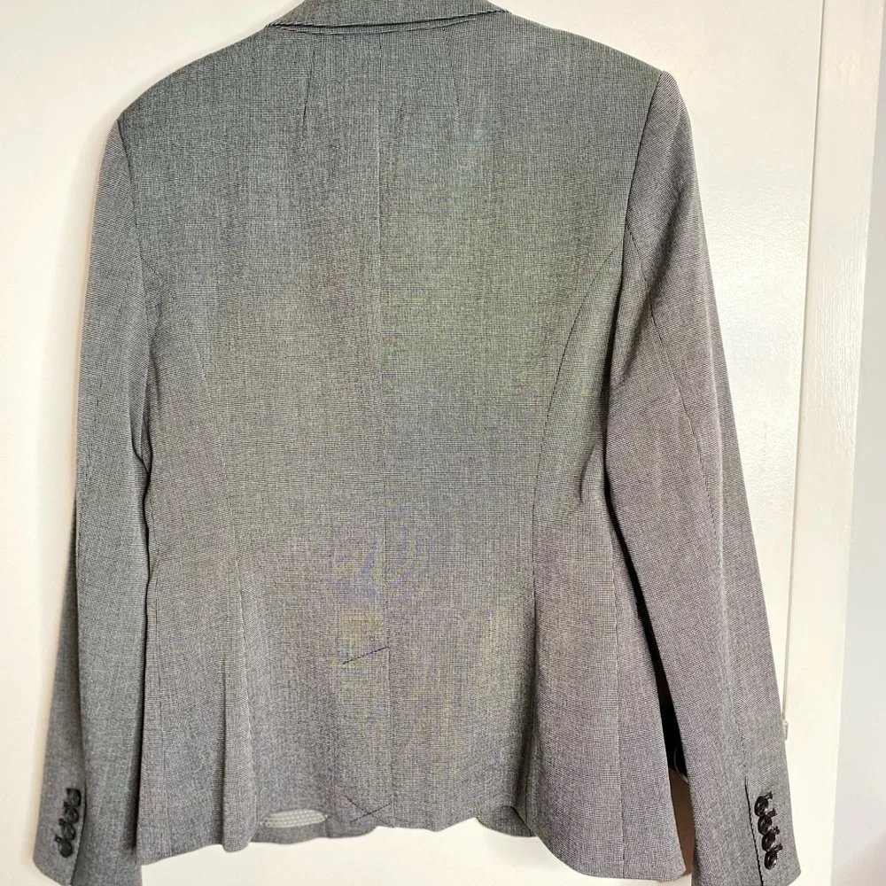 RW&CO Classic Gray Women's Blazer Size 8 - Picture 3 of 16